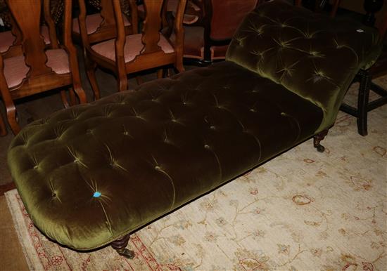 Green velvet chaise longue